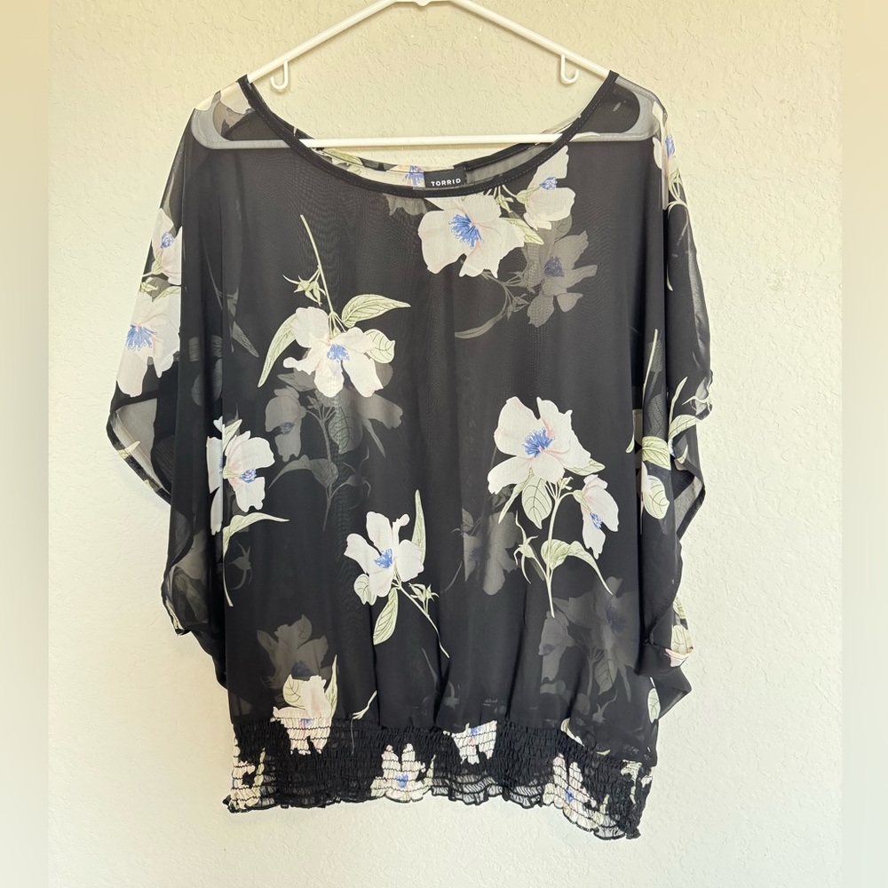 Torrid Sheer Bat Wing Style Blouse Floral Black/White Sz 0